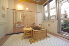 �������(1F�E2F)�w�̂����C�œ������y���߂�ʗ���