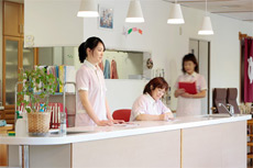 �������(1F)���S���Ă��܂���������������X�^�b�t(�X�^�b�t���[��)